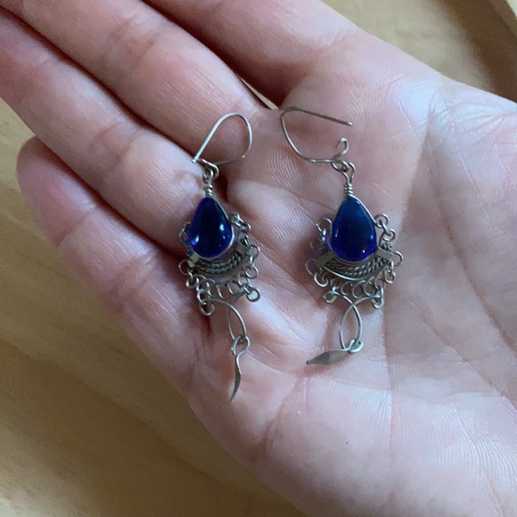 Dark blue glass bead earring Made in India - Picture 5 of 6